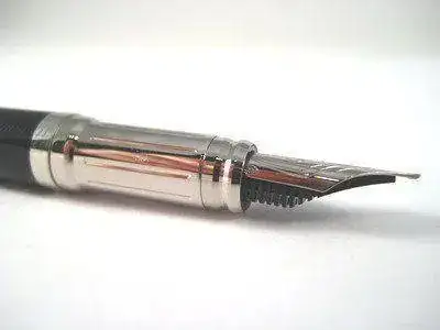 Classic-Fountain-Pen-Ch.-Lacquered-41326-F-41326-7.webp