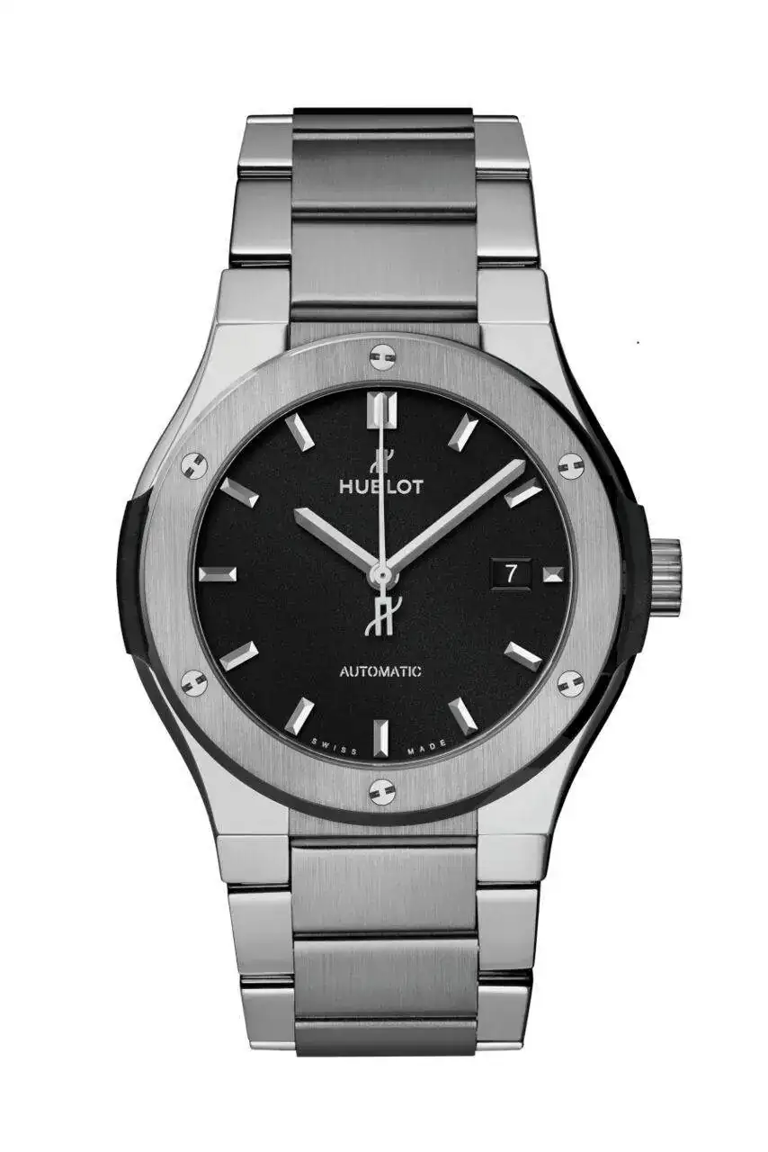 classic-fusion-titanium-bracelet-42-mm-548.NX.1170.NX-soldier-shot.png