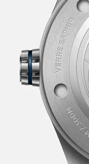 CON-38_bleu_caseback_01.webp