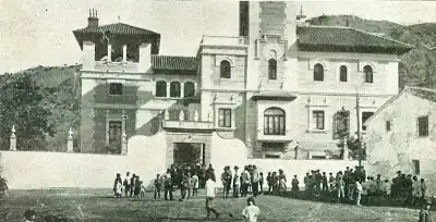 conferencia+pizarra+-+vista+frontal+palacio+1922.webp