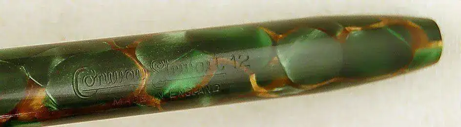 Conway Stewart 12 Fountain Pen green marble with brown-gold veining 4.webp