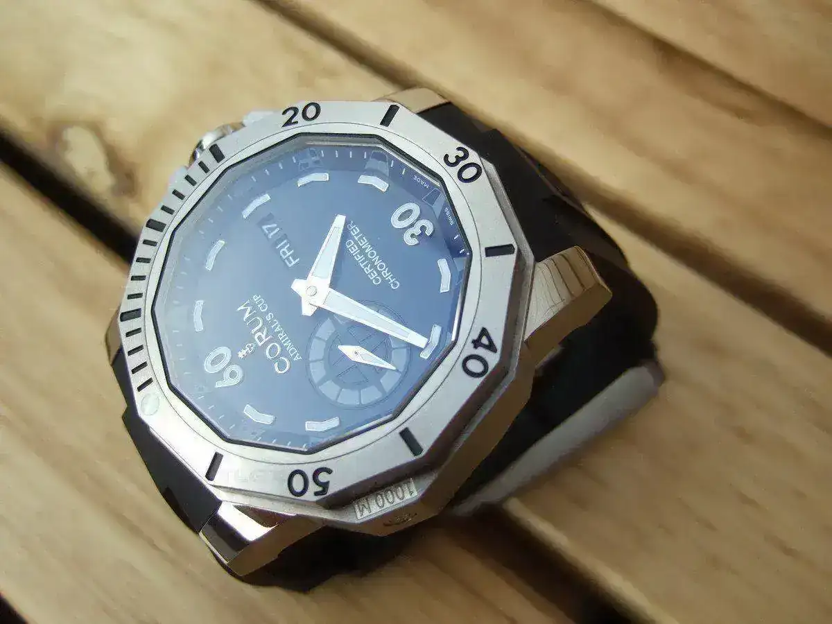 CORUM+Admiral's+Cup+DEEP+HULL+48+(01).webp