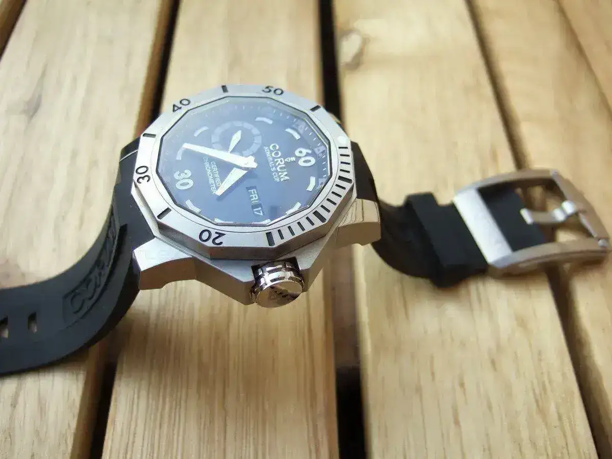 CORUM+Admiral's+Cup+DEEP+HULL+48+(03).webp