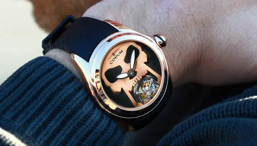 corum-bubble-47-flying-tourbillion-embed-1.webp