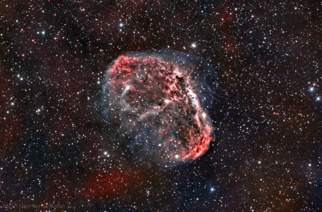 crescent ngc6888_1800x1170.webp