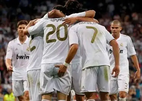 cristiano-ronaldo-gay-hint-picture-photo.webp