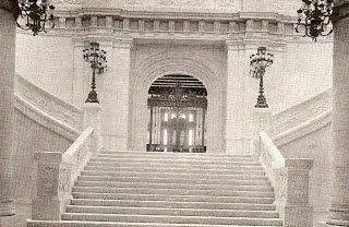 Cuba+centro+asturiano+La+Habana+arranque+escalera.webp