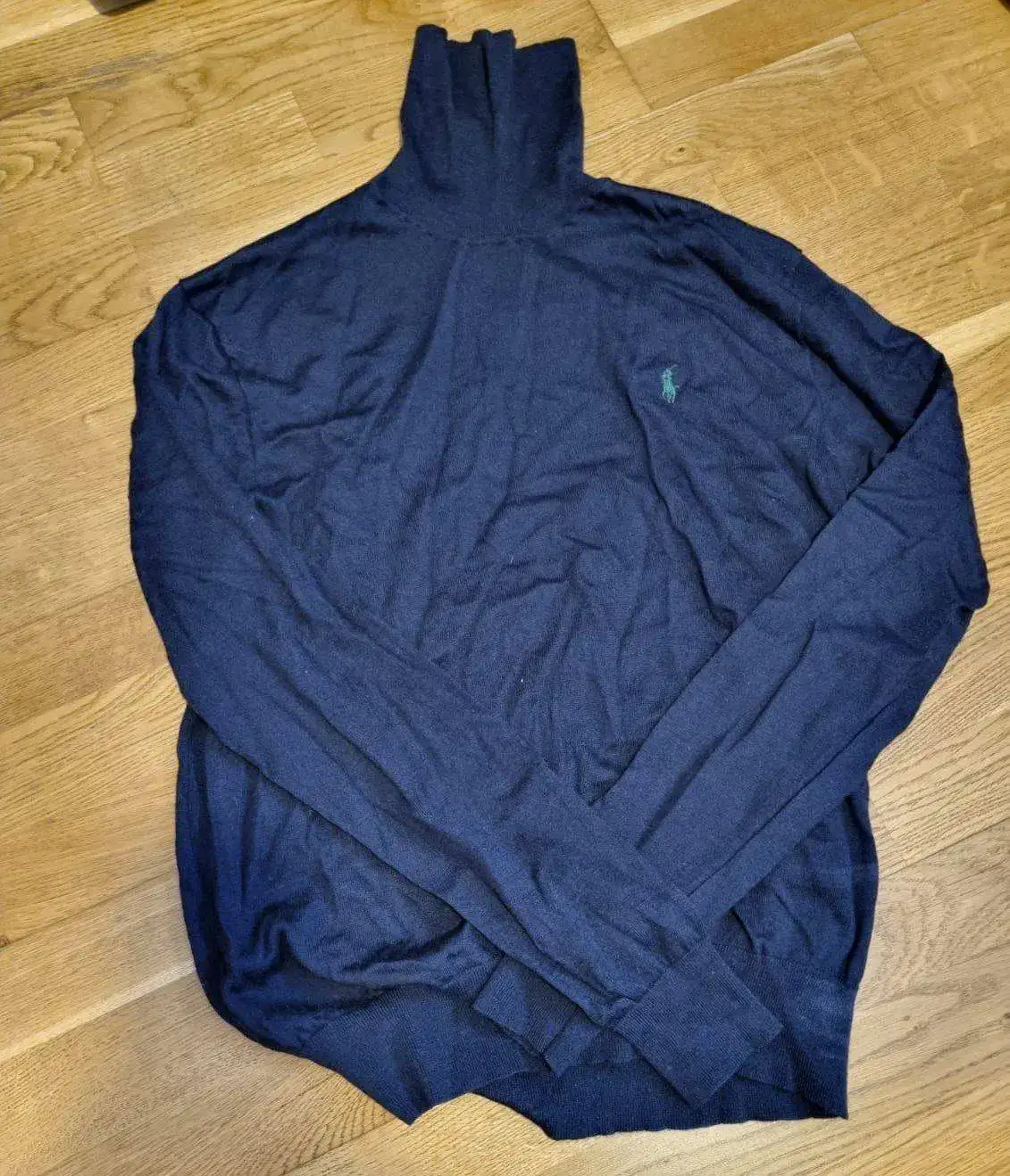 CUELLO VUELTO AZUL.webp