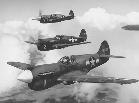 Curtiss_P-40_Warhawk_USAF.webp