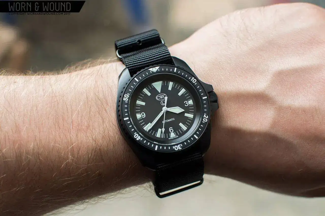 CWC-ROYAL-NAVY-BLACK-DIVER-AUTOMATIC-MK-2-12.webp