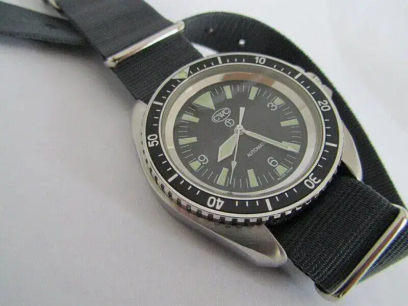 cwc_royal_navy_divers_automatic_pic03.webp