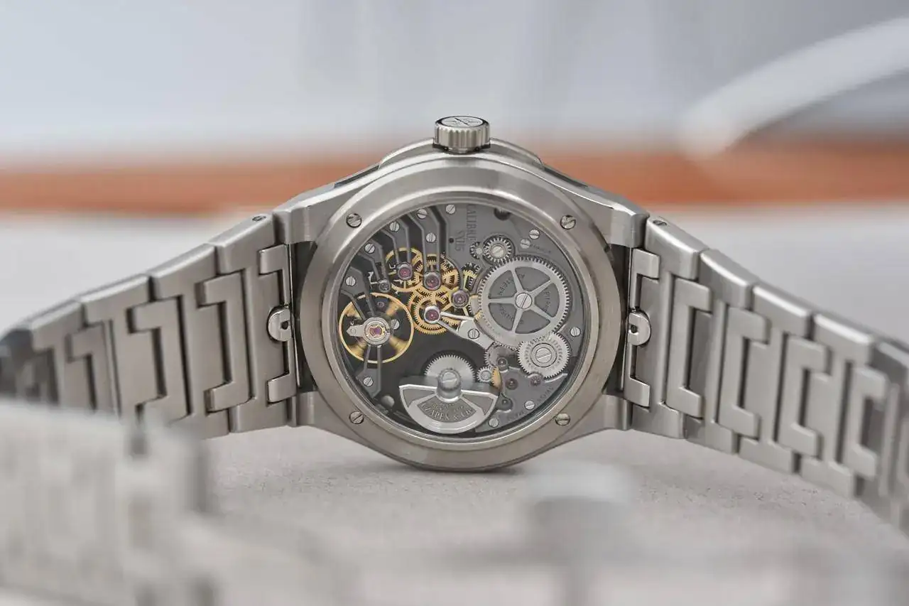 Czapek Titanium 1.webp