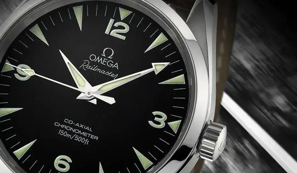 d-history_hall-of-fame_watches_railmaster_showroom.webp