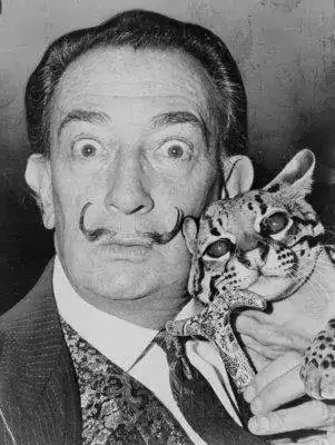 dali_con_gato.webp