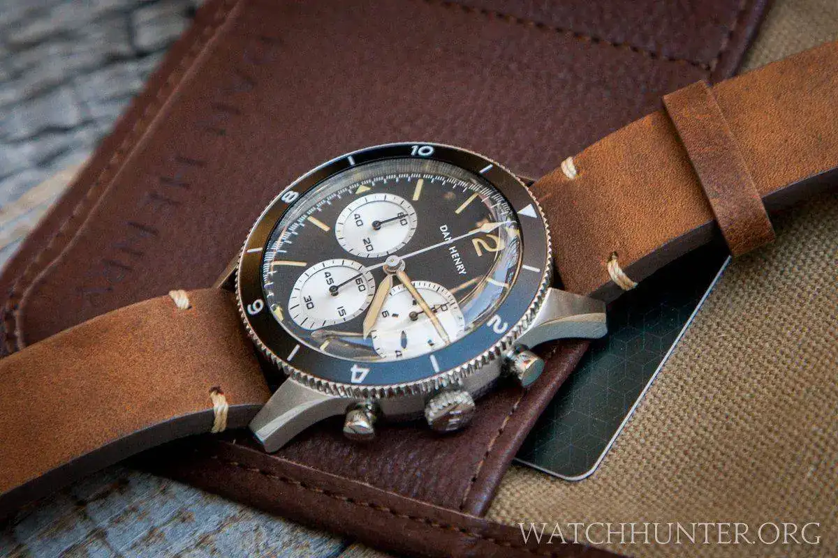 Dan_Henry_1963_Chronograph-closeup.webp