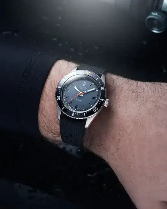 Dark_Navy_-_Wristshot.webp