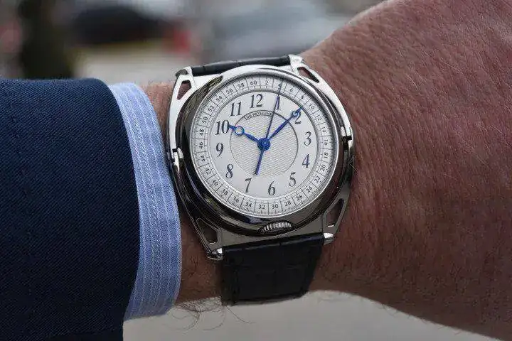 De-Bethune-DB-Kind-of-Two-Tourbillon-10-720x480.webp