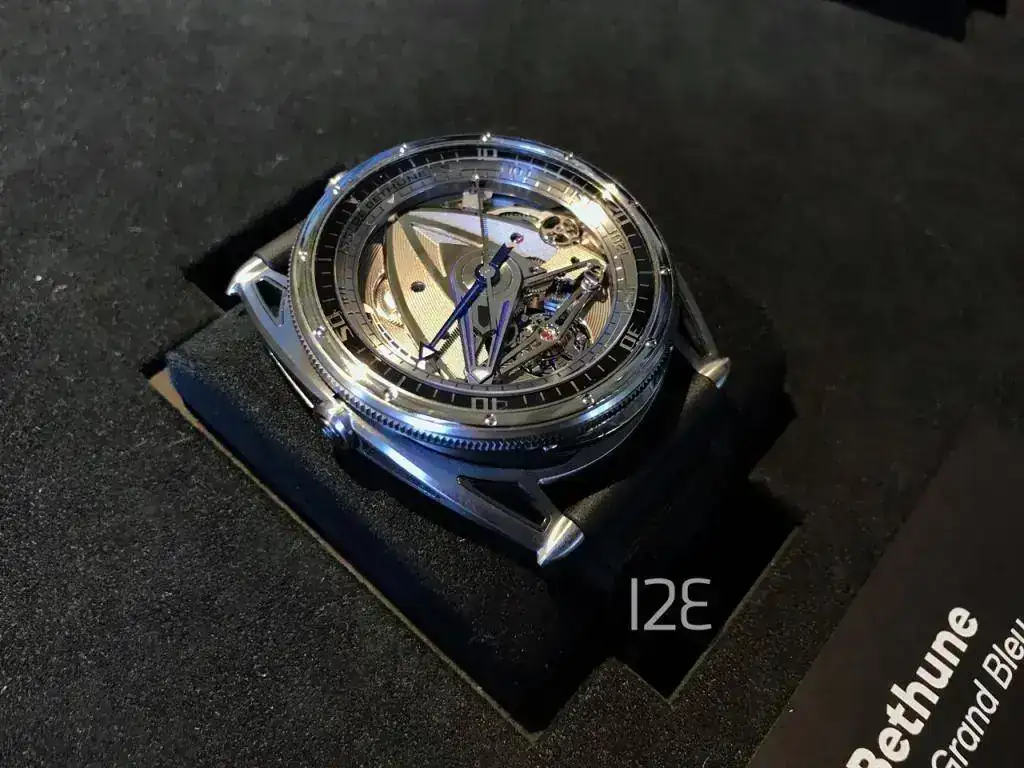 De-Bethune.webp