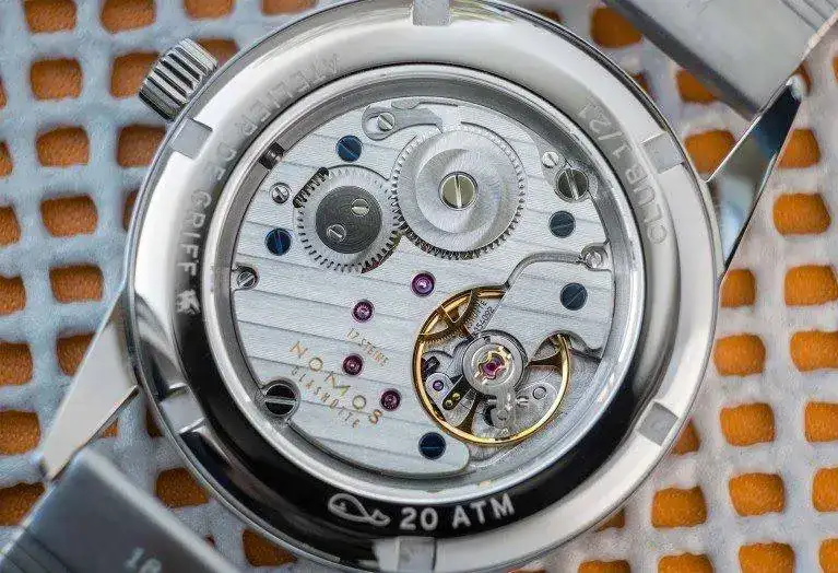 DEGRIFF-NOMOS-Club-caliber-768x524.jpg