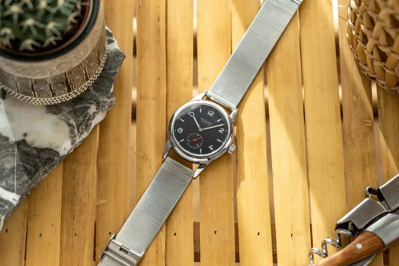 DEGRIFF-NOMOS-Club-splash-scaled.webp