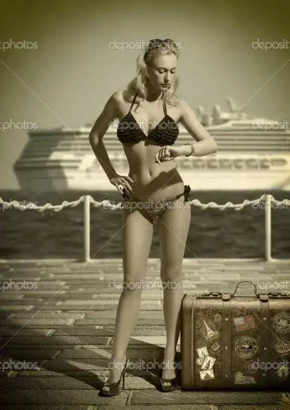 depositphotos_25587875-sexy-woman-tourist-looking-her-watch-in-a-vintage-shot.webp
