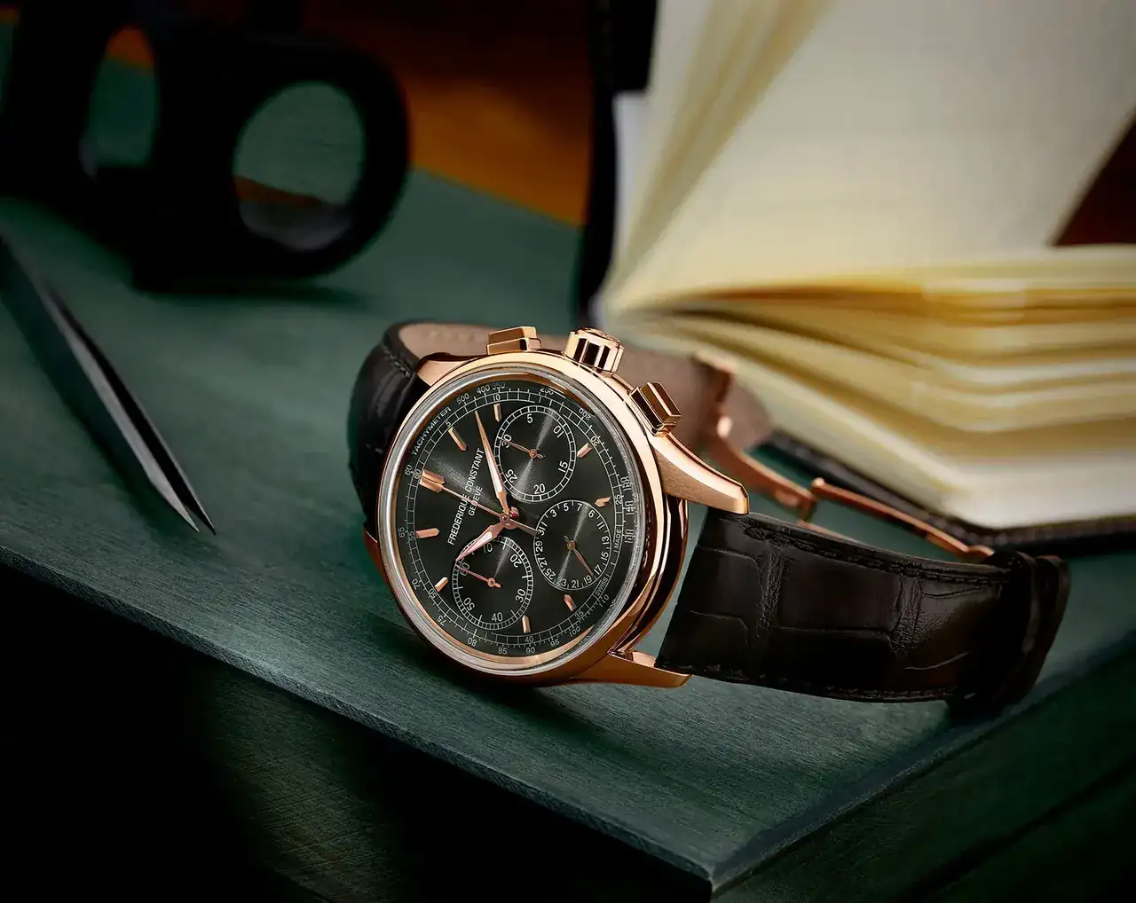 derique-Constant-Flyback-Chronograph-Manufacture-3.webp