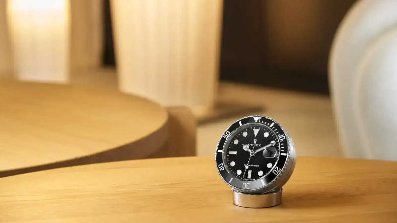 desk-clock-submariner-date.webp