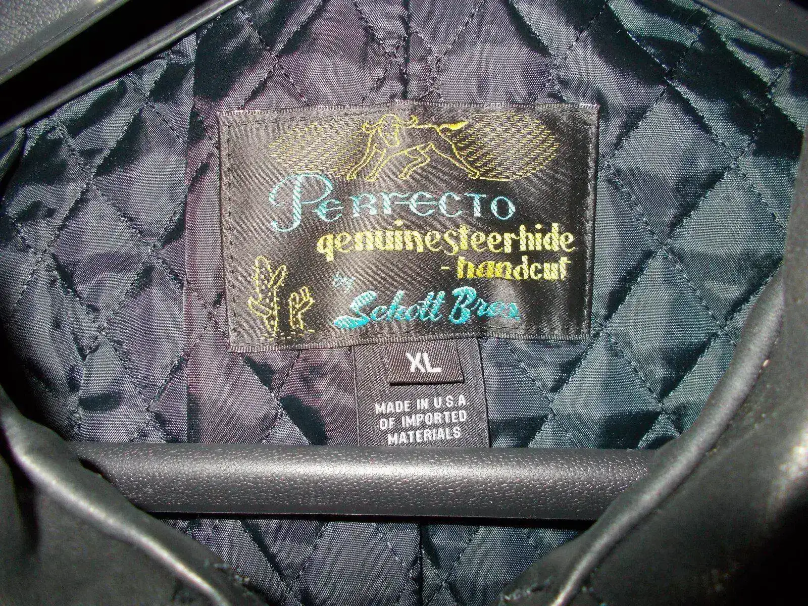 Detalle etiqueta interior.webp