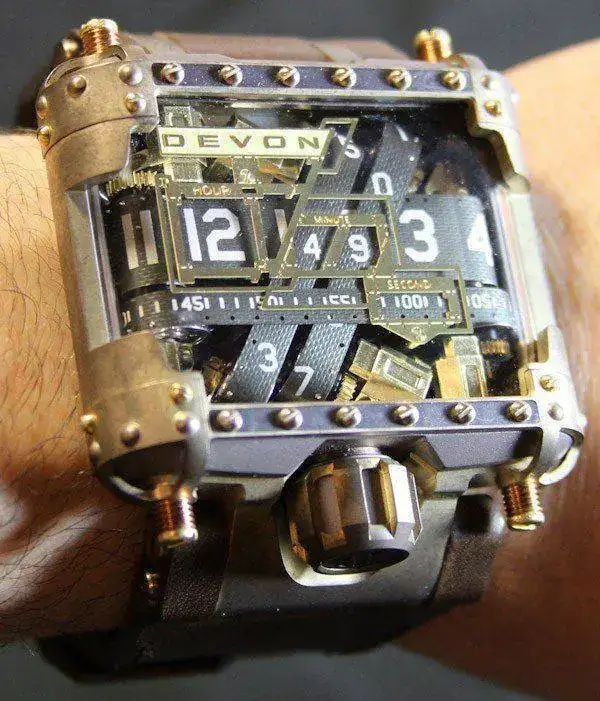 Devon-Tread-1-Steampunk-watch-16.webp