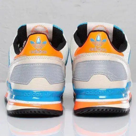 didas-originals-zx-700-white-orange-blue-4-570x570.webp