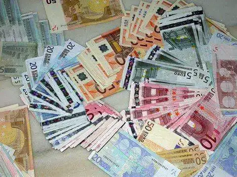 dinero-billetes-y-monedas-euro.webp