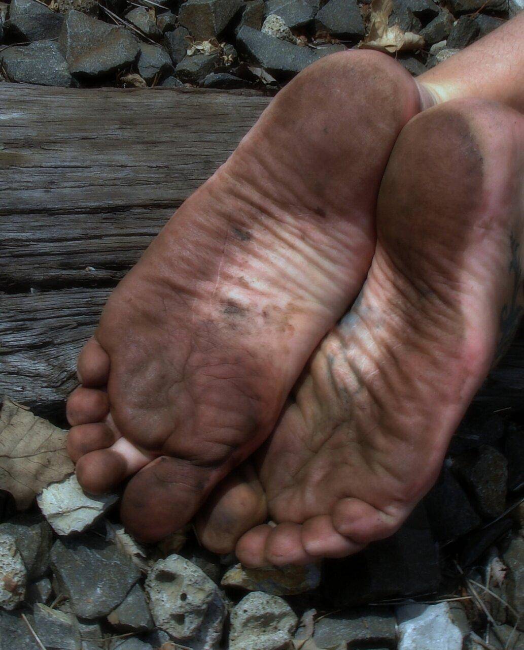 dirty-male-bare-feet-1611493656b0r.jpg