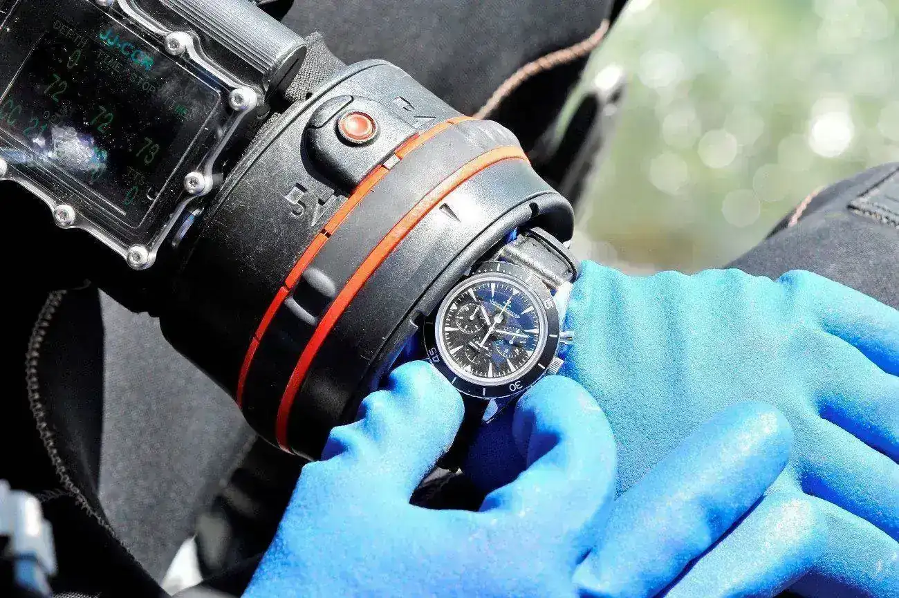 +diving+with+modern+equipment+2+copyright+S+Ciejka.webp