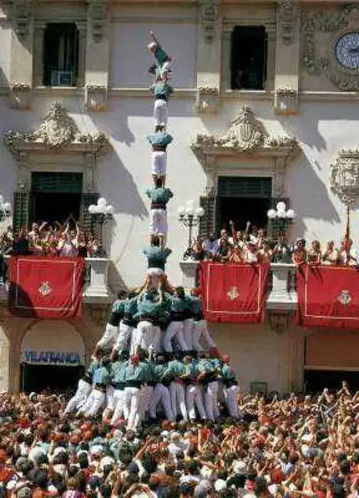 Dos-de-nou-dels-Castellers-de-Vilafranca_largest.webp