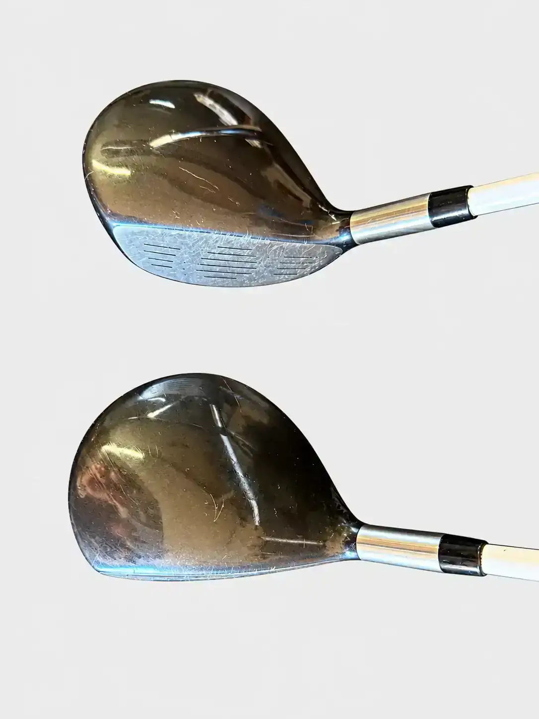Dos piezas de golf sobre gris neutro-3.webp