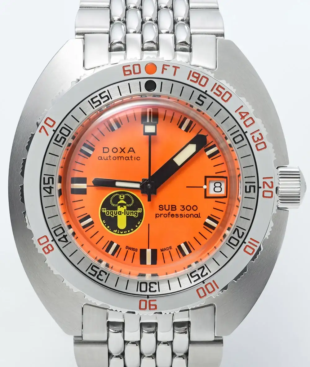 DOXA-SUB-300-Black-Lung-4.webp