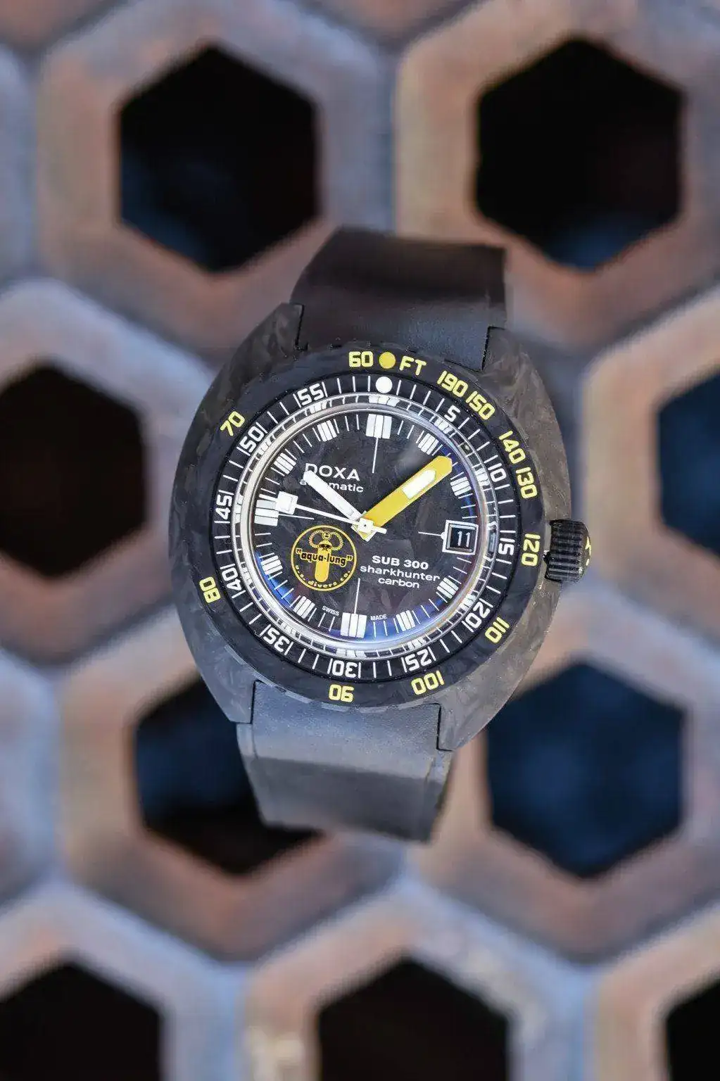 Doxa-SUB-300-Carbon-Aqua-Lung-Sharkhunter-6-1023x1536.webp