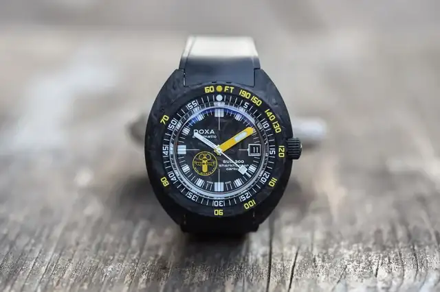 Doxa-SUB-300-Carbon-Aqua-Lung-Sharkhunter-8.webp
