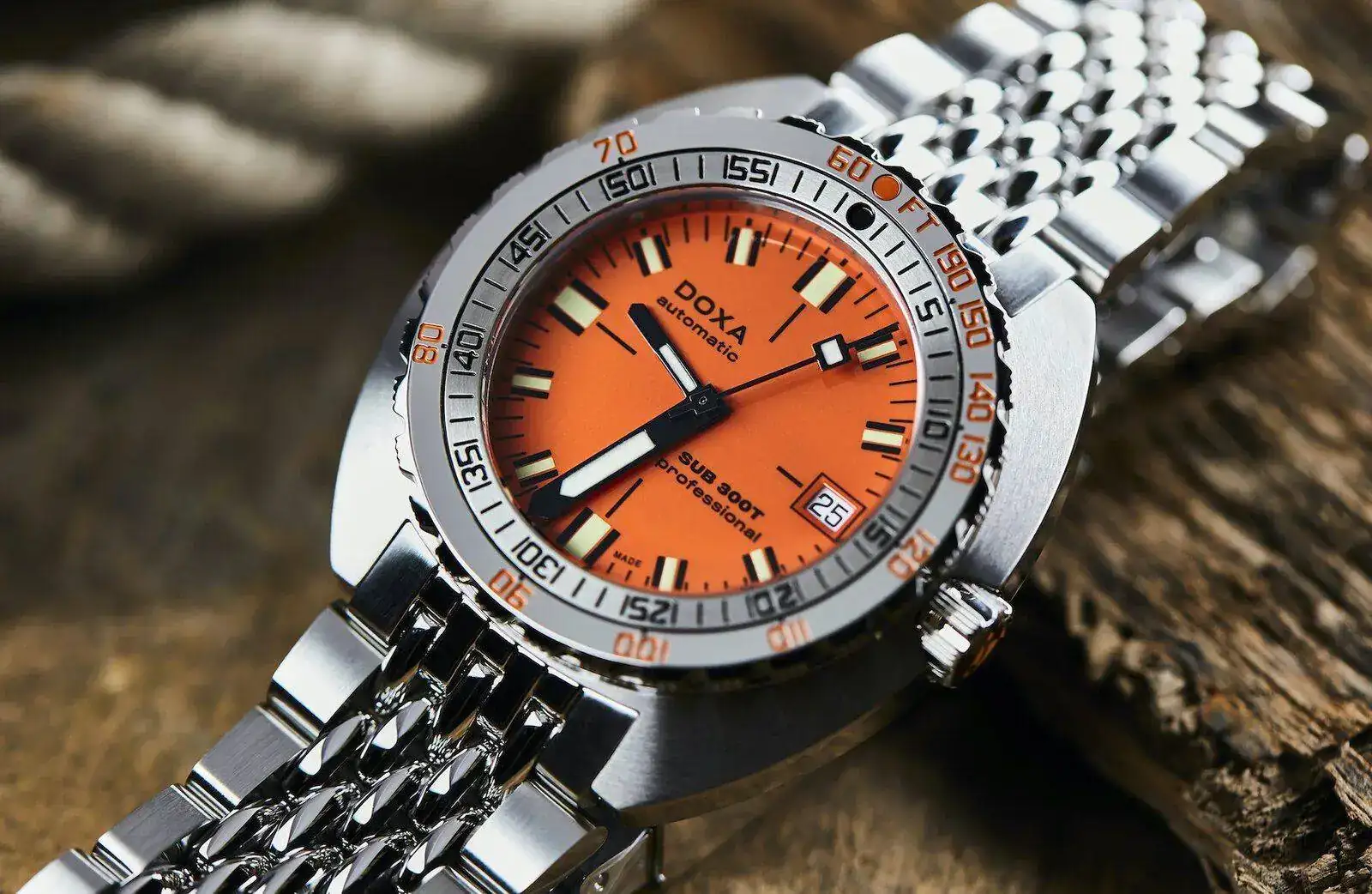 DOXA-Sub-300T-Orange-1329.webp