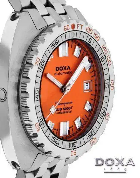 doxa-sub-5000t-seaconqueror-diving-watch-angle.webp