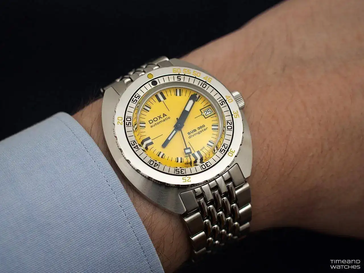 Doxa-SUB300-Yellow-006.webp