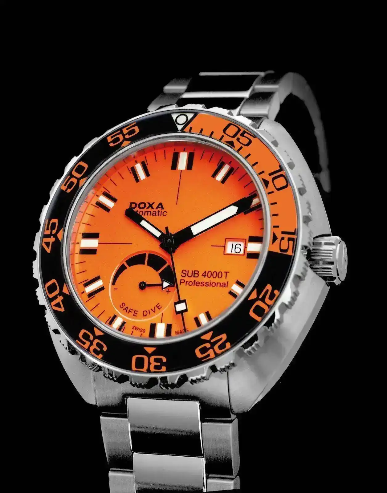 Doxa_Sub+4000T+Professional+-+Sapphire+Bezel_HD.webp