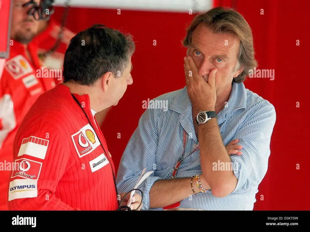 dpa-el-presidente-de-ferrari-el-italiano-luca-di-montezemolo-r-y-la-escuderia-ferrari-princip...webp