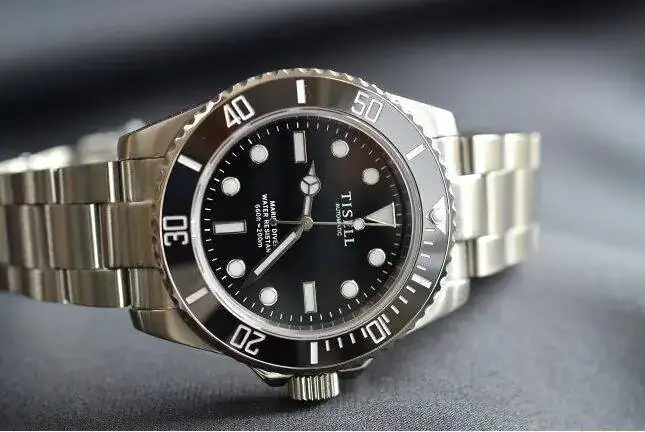 DzM6VSd.webp