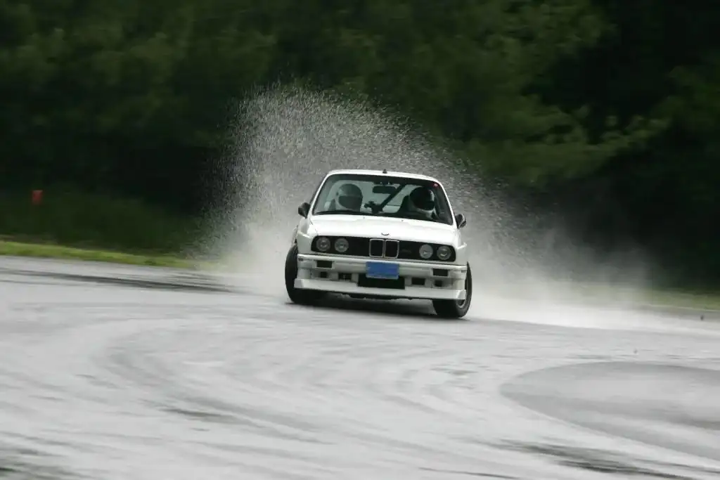 E30-Sidewais.webp