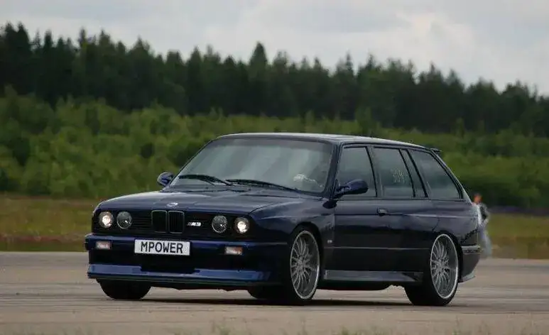 e30m3touring2.webp