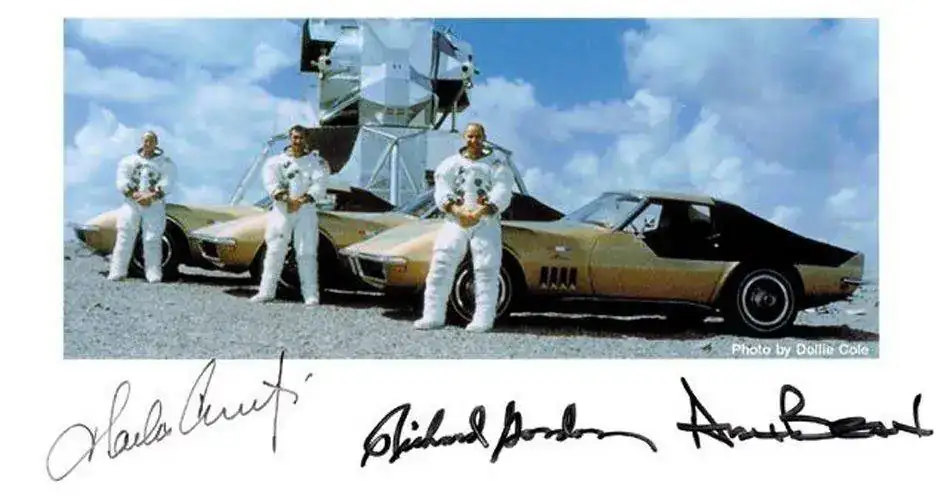 e_Stingray%2BStingrays_Behind_Astronauts_Stingrays.webp