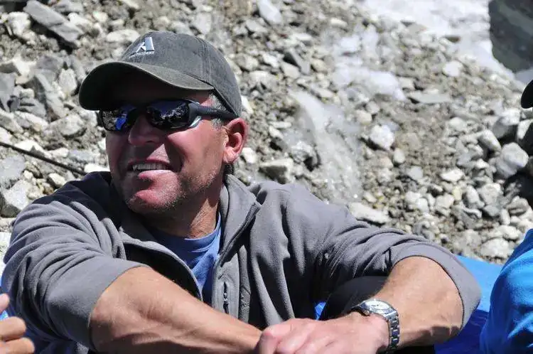 ed-viesturs-70dc6493-0f27-4119-be78-bfda265ea0e-resize-750.jpeg