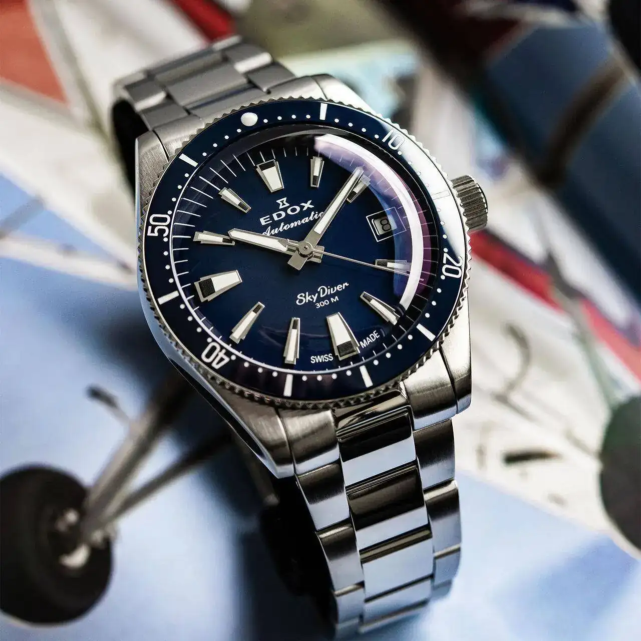 Edox-SkyDiver-38-Date-Automatic-6.jpg