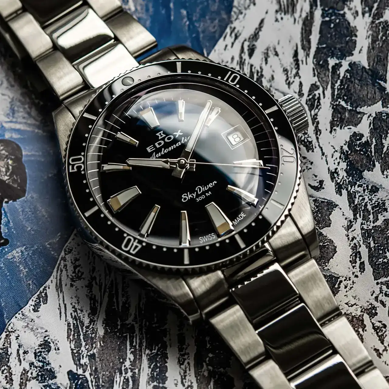 Edox-SkyDiver-38-Date-Automatic-8.webp
